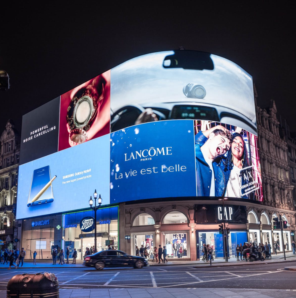 Comment le Screen Power transforme l’expérience client et fait du magasin une scène ouverte